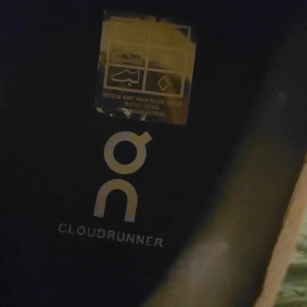 On Running cloudrunner shoes - Picture 2 of 7